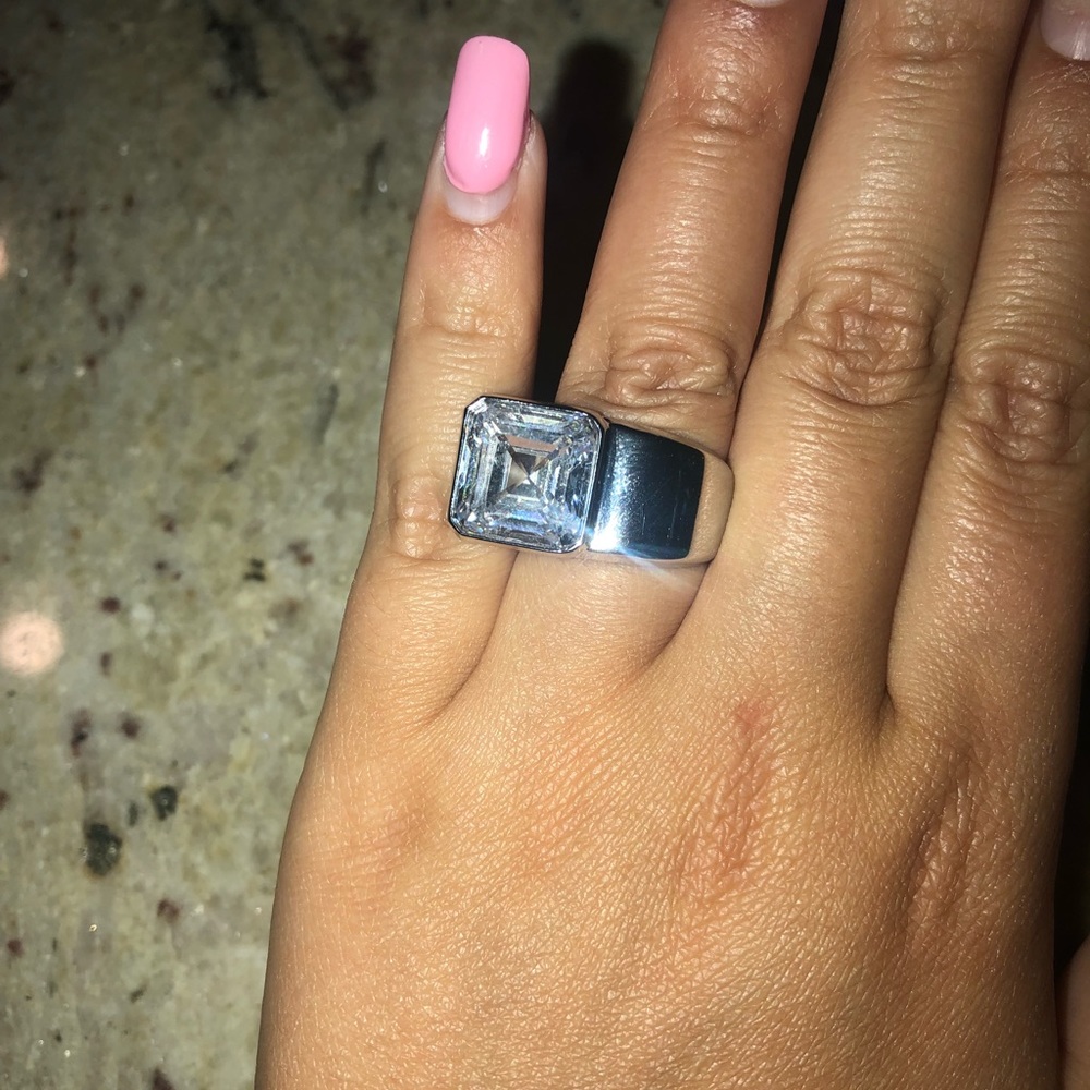 Henri Bendel ring